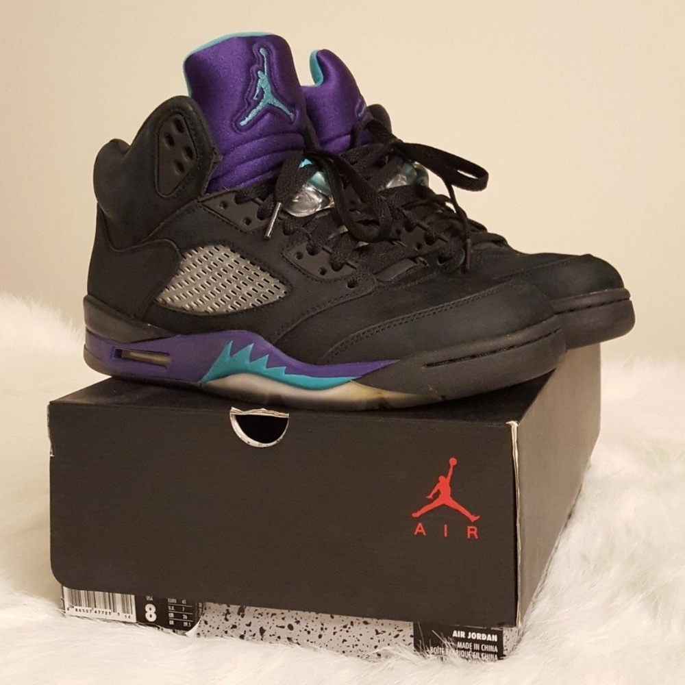 Air Jordan Retro 5's black grape ice